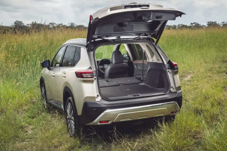 2023-Nissan-X-Trail-e-POWER-with-e-4ORCE-boot-flexibility